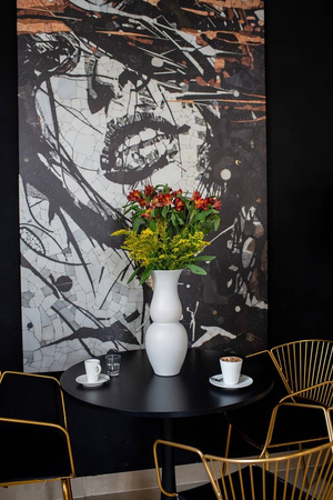 Wazon dekoracyjny W-541 kremowy H:40cm D:15,5cm