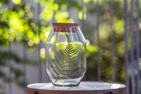 Szklany wazon W-587D H:22cm D:14cm+korek