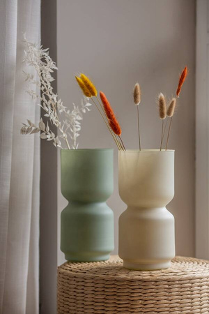 Szklany matowy wazon kremowy W-707 H:25cm D:12cm