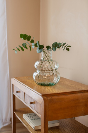 Szklany wazon W-770 optyk skręcony H:24cm D:19cm