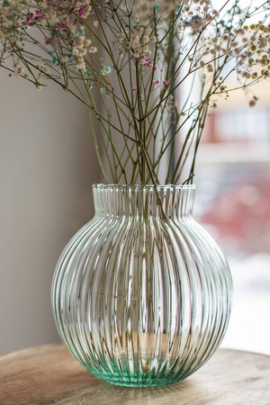 Ryflowany wazon szklany kula W-487 H:20cm D:19cm