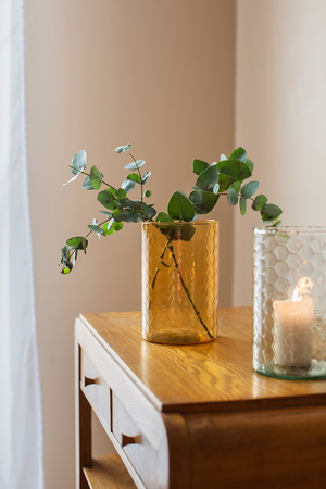 Szklany wazon cylinder plaster miodu kolor bursztyn H:17,5cm D:8,5cm