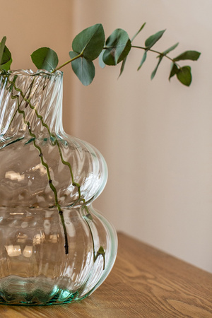 Szklany wazon W-770 optyk skręcony H:24cm D:19cm