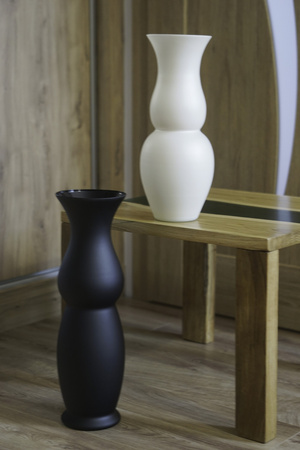 Wysoki wazon W-501A czarny mat H:50cm D:15cm